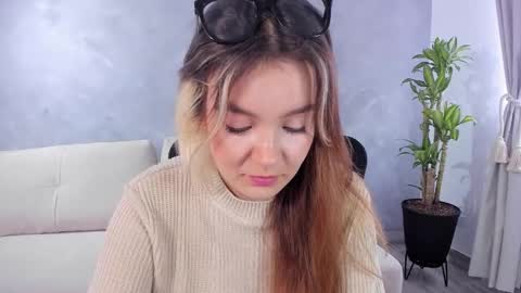 Nashly Fontana online show from March 8, 4:33 pm