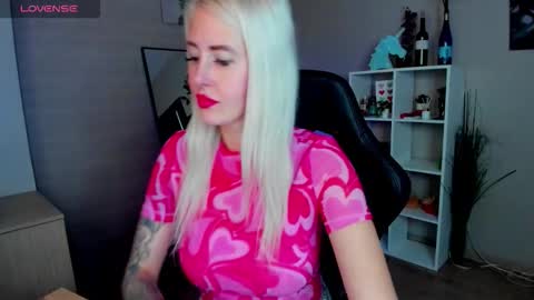 Snapshot of nastasya_cute chatting on October 1, 2:05 am Nastya online show from October 1, 2:05 am