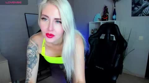 Snapshot of nastasya_cute chatting on October 23, 1:44 am Nastya online show from October 23, 1:44 am