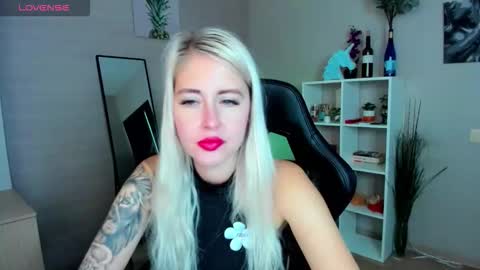 Snapshot of nastasya_cute chatting on September 19, 1:48 am Nastya online show from September 19, 1:48 am