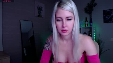 Snapshot of nastasya_cute chatting on January 28, 1:50 am Nastya online show from January 28, 1:50 am