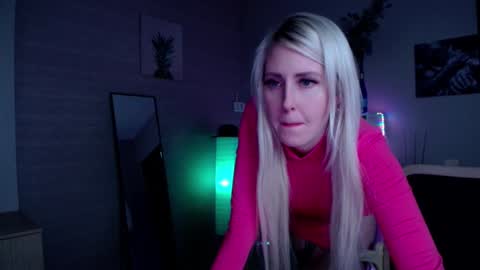 Snapshot of nastasya_cute chatting on December 7, 1:47 am Nastya online show from December 7, 1:47 am