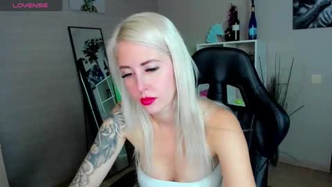 Snapshot of nastasya_cute chatting on October 15, 1:52 am Nastya online show from October 15, 1:52 am