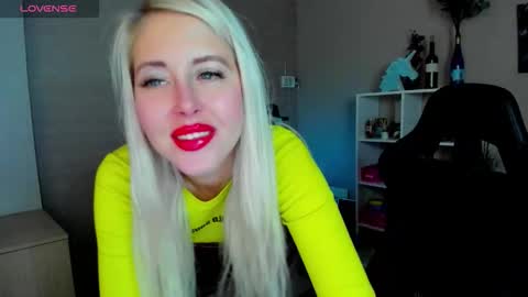 Snapshot of nastasya_cute chatting on September 22, 1:37 am Nastya online show from September 22, 1:37 am