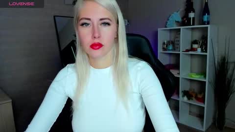 Snapshot of nastasya_cute chatting on October 14, 1:41 am Nastya online show from October 14, 1:41 am