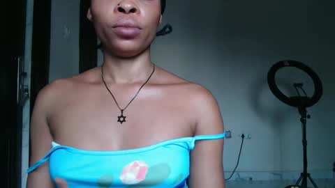 bella online show from December 1, 9:35 am