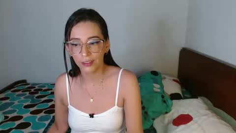 Snapshot of nat4youlove chatting on December 22, 1:01 am nathalia online show from December 22, 1:01 am
