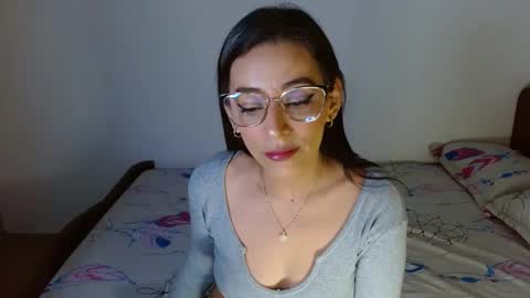 Snapshot of nat4youlove chatting on December 16, 1:10 am nathalia online show from December 16, 1:10 am