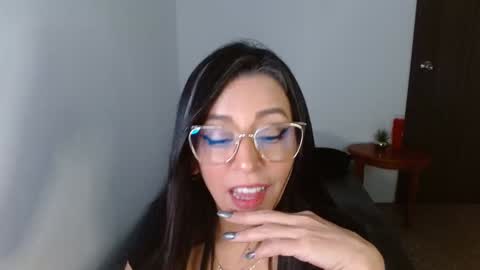 Snapshot of nat4youlove chatting on February 26, 1:14 am nathalia online show from February 26, 1:14 am