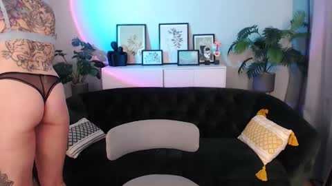 Snapshot of natalee_love chatting on September 16, 1:46 am natalee_love online show from September 16, 1:46 am