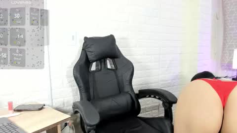 Snapshot of natalia_kiss01 chatting on October 30, 12:13 am Natalia Kiss online show from October 30, 12:13 am