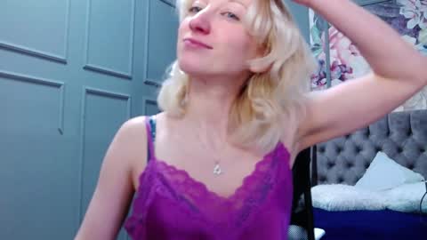 Snapshot of natalie_bitton chatting on January 12, 6:49 am Natalie online show from January 12, 6:49 am