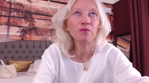 Snapshot of natalie_bitton chatting on September 20, 11:52 am Natalie online show from September 20, 11:52 am