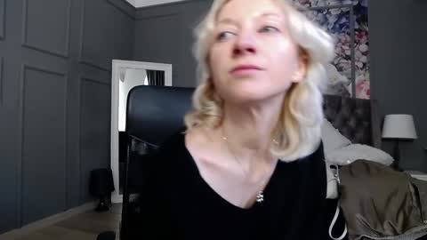 Snapshot of natalie_bitton chatting on January 7, 7:20 am Natalie online show from January 7, 7:20 am