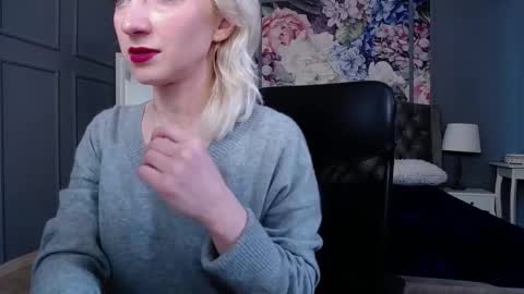 Snapshot of natalie_bitton chatting on March 2, 7:54 am Natalie online show from March 2, 7:54 am