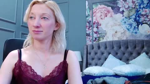 Snapshot of natalie_bitton chatting on January 1, 7:41 am Natalie online show from January 1, 7:41 am
