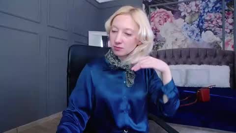 Snapshot of natalie_bitton chatting on March 9, 9:24 am Natalie online show from March 9, 9:24 am