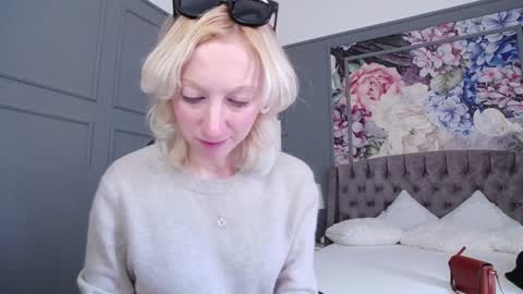 Snapshot of natalie_bitton chatting on January 19, 9:55 am Natalie online show from January 19, 9:55 am