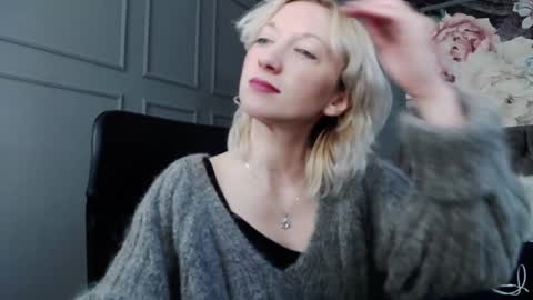 Snapshot of natalie_bitton chatting on December 2, 8:48 am Natalie online show from December 2, 8:48 am