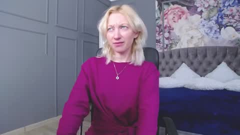 Snapshot of natalie_bitton chatting on February 6, 9:00 am Natalie online show from February 6, 9:00 am
