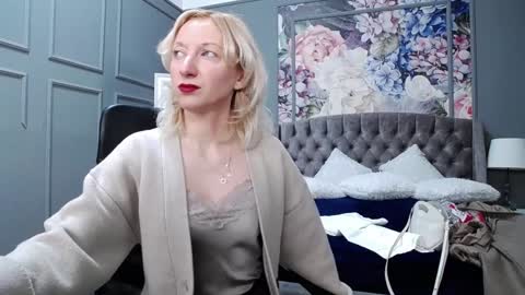 Snapshot of natalie_bitton chatting on December 25, 7:14 am Natalie online show from December 25, 7:14 am
