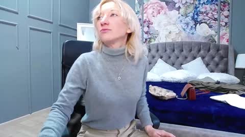 Snapshot of natalie_bitton chatting on January 3, 7:06 am Natalie online show from January 3, 7:06 am