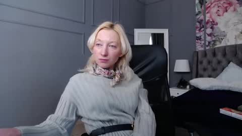 Snapshot of natalie_bitton chatting on February 28, 7:05 am Natalie online show from February 28, 7:05 am