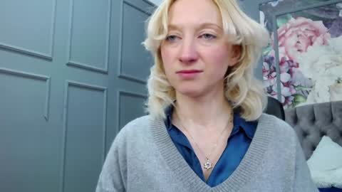 Snapshot of natalie_bitton chatting on January 13, 7:43 am Natalie online show from January 13, 7:43 am