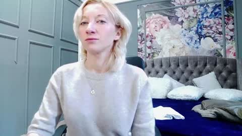 Snapshot of natalie_bitton chatting on January 2, 7:23 am Natalie online show from January 2, 7:23 am
