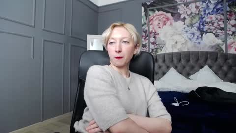 Snapshot of natalie_bitton chatting on December 11, 7:31 am Natalie online show from December 11, 7:31 am
