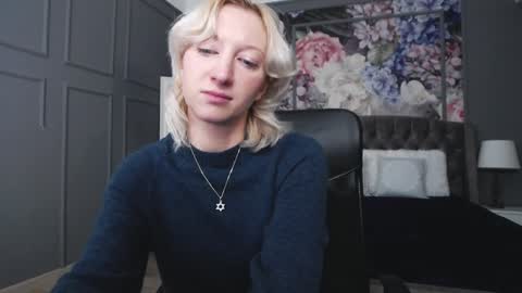 Snapshot of natalie_bitton chatting on December 8, 7:58 am Natalie online show from December 8, 7:58 am