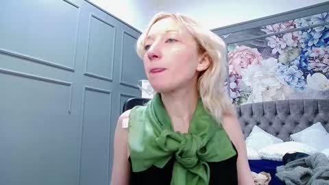 Snapshot of natalie_bitton chatting on January 4, 7:55 am Natalie online show from January 4, 7:55 am