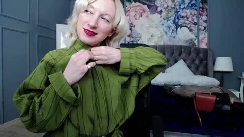 Snapshot of natalie_bitton chatting on December 30, 7:37 am Natalie online show from December 30, 7:37 am