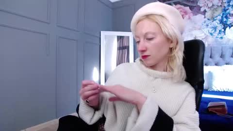 Snapshot of natalie_bitton chatting on February 21, 7:44 am Natalie online show from February 21, 7:44 am