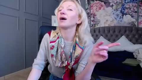 Snapshot of natalie_bitton chatting on February 23, 7:06 am Natalie online show from February 23, 7:06 am