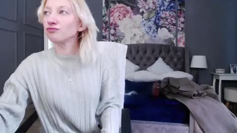 Snapshot of natalie_bitton chatting on February 9, 6:54 am Natalie online show from February 9, 6:54 am