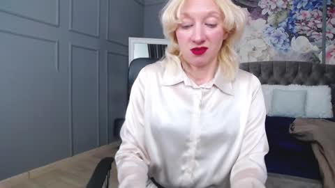Snapshot of natalie_bitton chatting on January 25, 8:00 am Natalie online show from January 25, 8:00 am