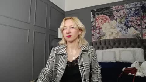 Snapshot of natalie_bitton chatting on December 21, 7:56 am Natalie online show from December 21, 7:56 am