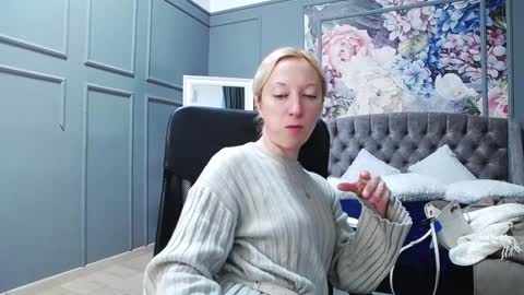 Snapshot of natalie_bitton chatting on December 29, 6:14 am Natalie online show from December 29, 6:14 am