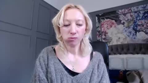 Snapshot of natalie_bitton chatting on February 12, 8:49 am Natalie online show from February 12, 8:49 am