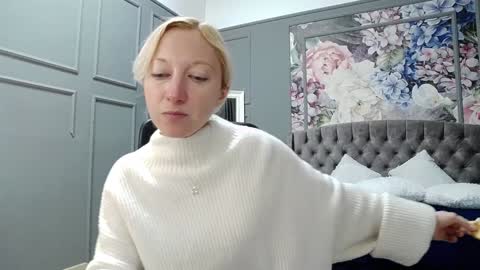 Snapshot of natalie_bitton chatting on December 28, 8:58 am Natalie online show from December 28, 8:58 am