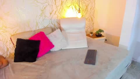 NATALIE online show from January 20, 12:18 pm