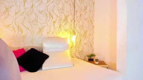 NATALIE online show from January 11, 12:18 pm