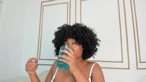 Snapshot of nataly_velez chatting on January 12, 7:31 pm Naty online show from January 12, 7:31 pm