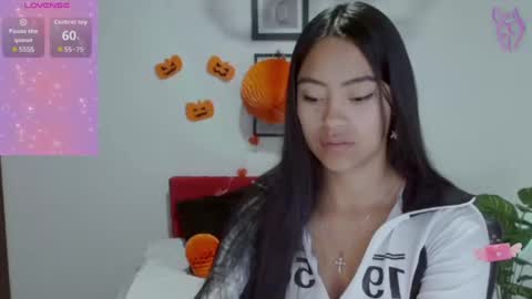 Nataly Escobar online show from October 15, 1:03 pm