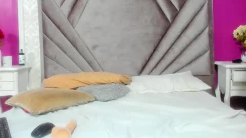 Snapshot of natasha_bigbooty chatting on October 15, 1:36 pm natasha online show from October 15, 1:36 pm