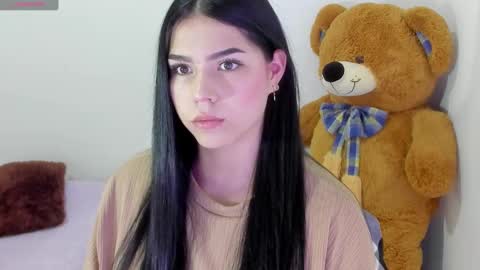 Snapshot of natasha_su chatting on December 12, 5:37 pm Natalia online show from December 12, 5:37 pm
