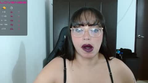 Snapshot of natashasmithe chatting on December 27, 2:14 am Natasha Smithe online show from December 27, 2:14 am