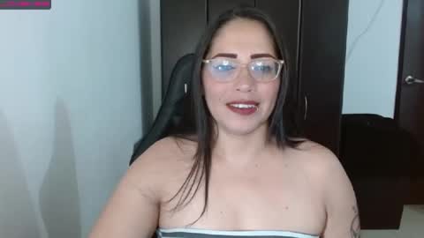 Snapshot of natashasmithe chatting on December 10, 2:59 am Natasha Smithe online show from December 10, 2:59 am