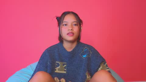 Natcha C online show from December 2, 3:23 pm